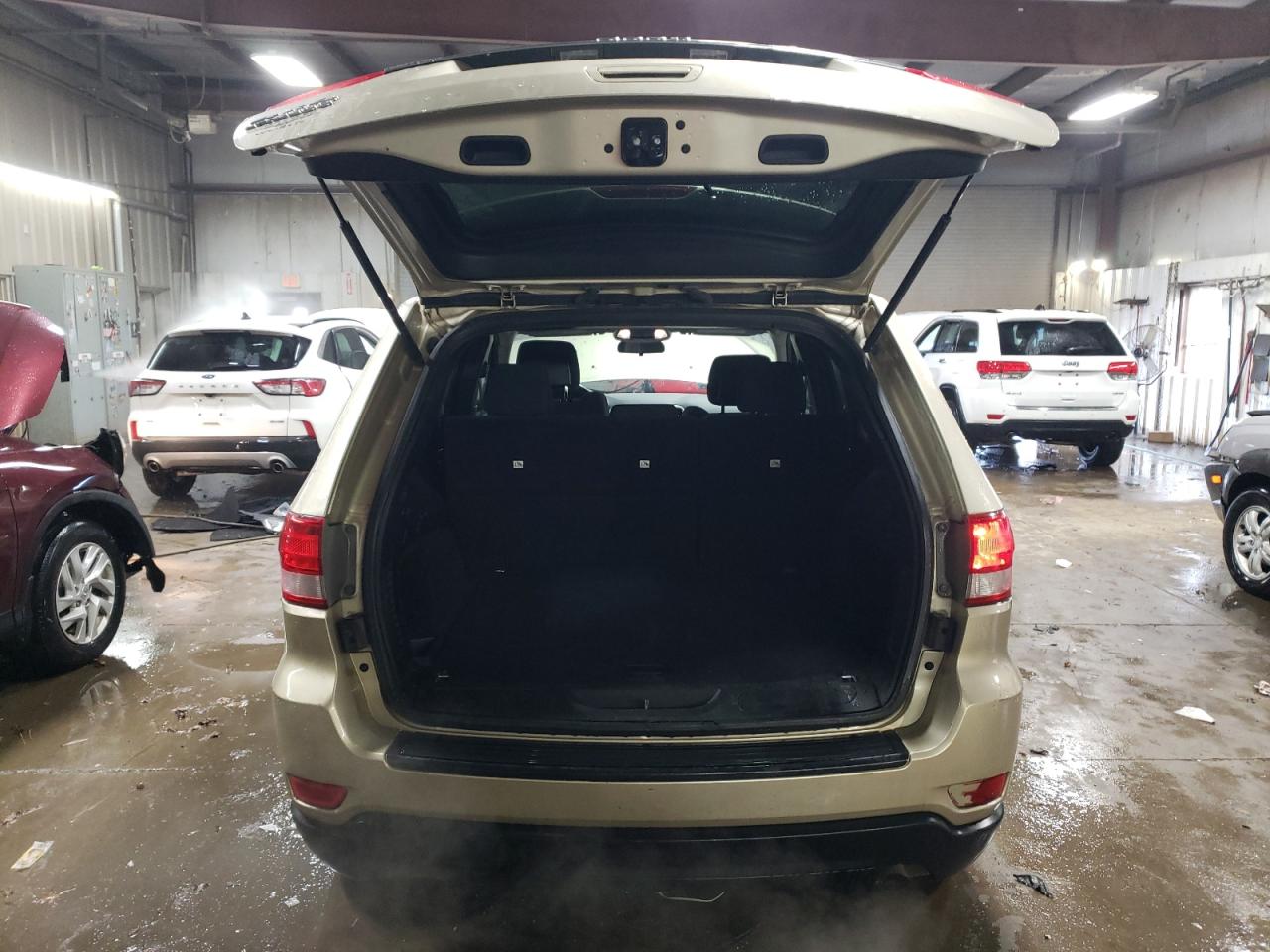 2011 Jeep Grand Cherokee VIN 1J4RR4GG4BC585586 Copart auction photo, front end / rear end damage thumbnail 6