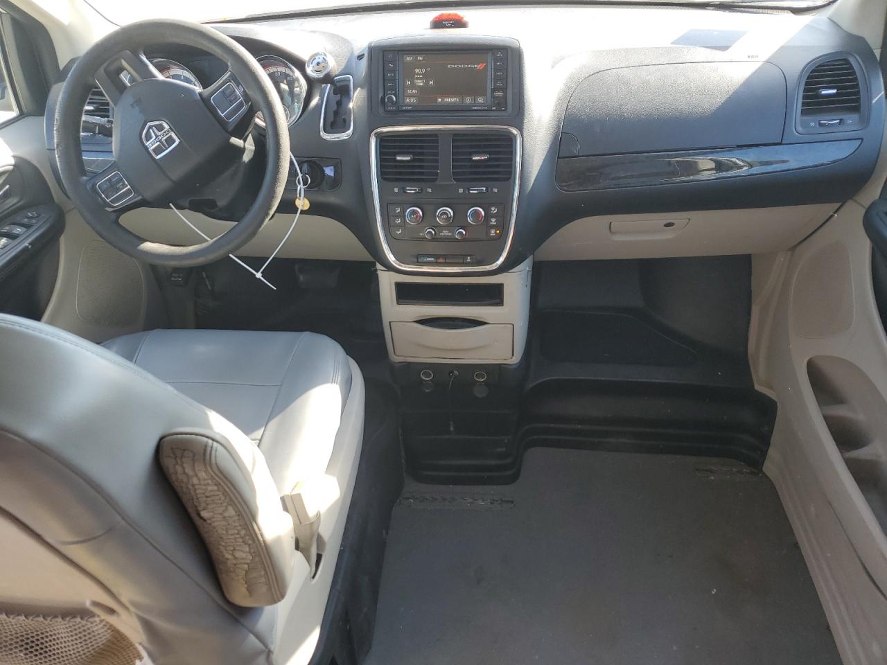 2017 Dodge Caravan VIN 2C4RDGBGXHR768035 Copart auction photo, minor dent/scratches damage thumbnail 8