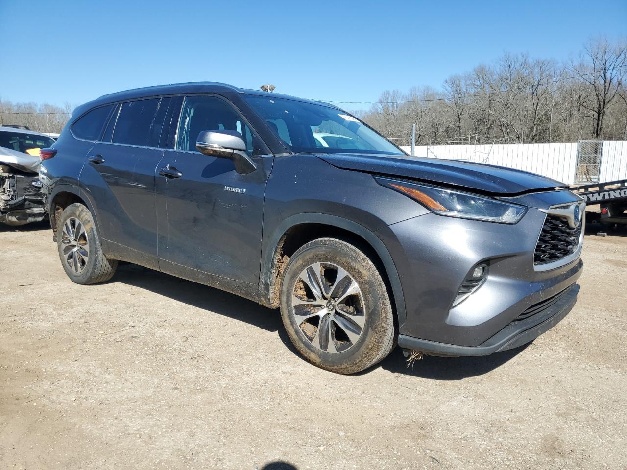 2021 Toyota Highlander VIN 5TDGARAH7MS010693 Copart auction photo, side / rear end damage thumbnail 4