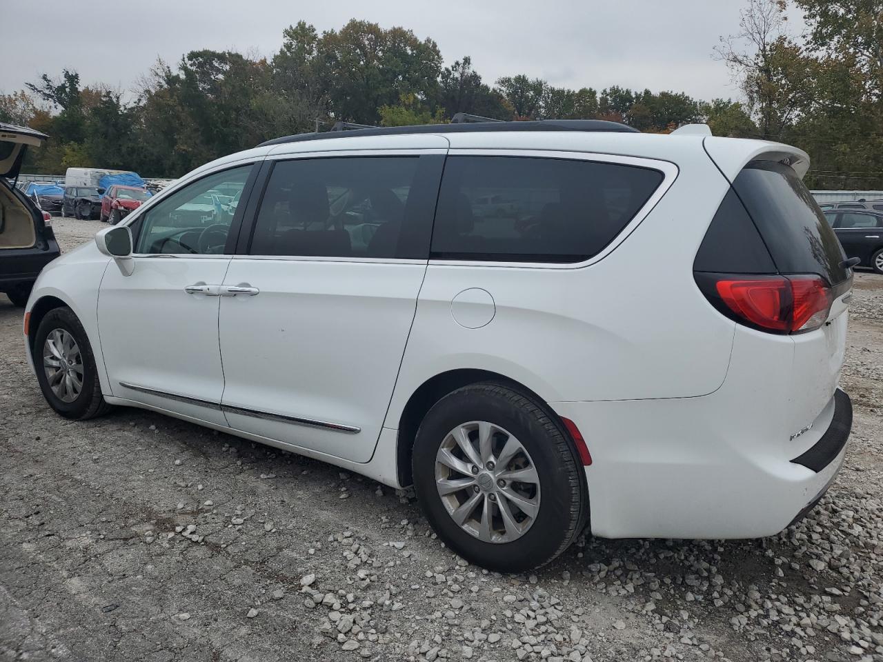 2017 Chrysler Pacifica VIN 2C4RC1BG8HR526781 Copart auction photo, hail damage thumbnail 2