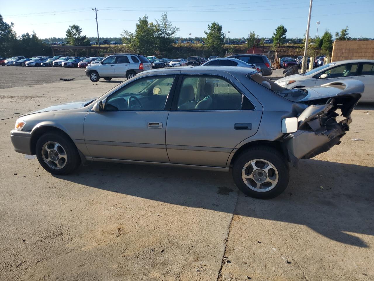 2000 Toyota Camry VIN 4T1BG22K5YU647864 Copart auction photo, rear end damage thumbnail 2