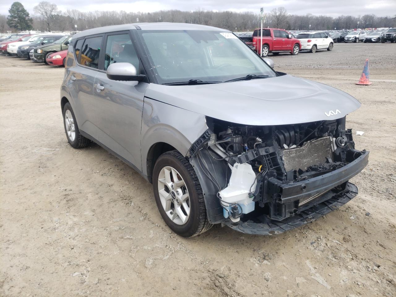 2022 KIA Soul VIN KNDJ23AU5N7815584 Copart auction photo, front end / minor dent/scratches damage thumbnail 4
