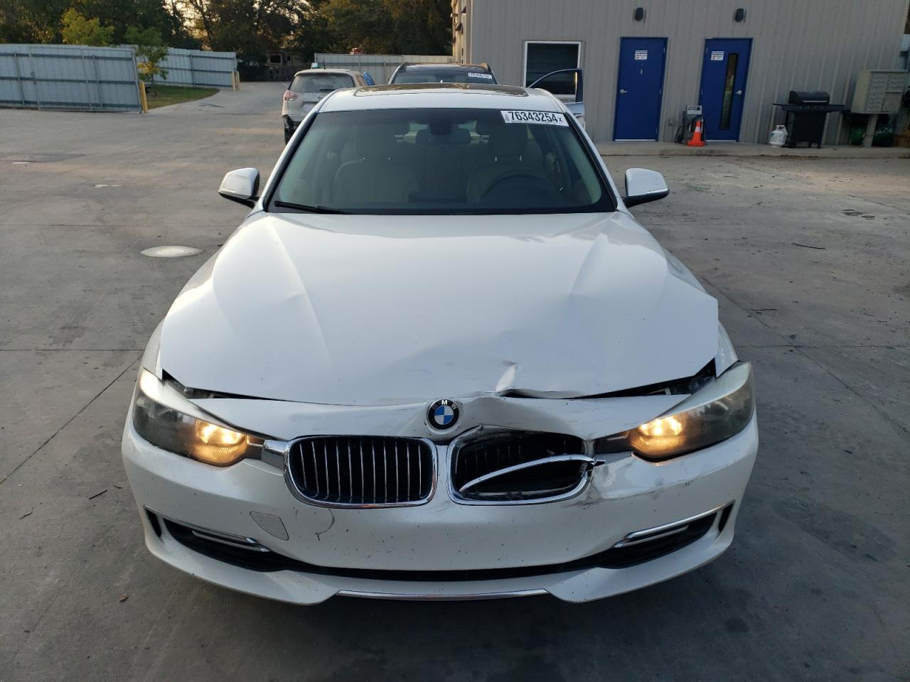 2013 BMW 3er VIN WBA3A5C55DF356751 Copart auction photo, front end / minor dent/scratches damage thumbnail 5