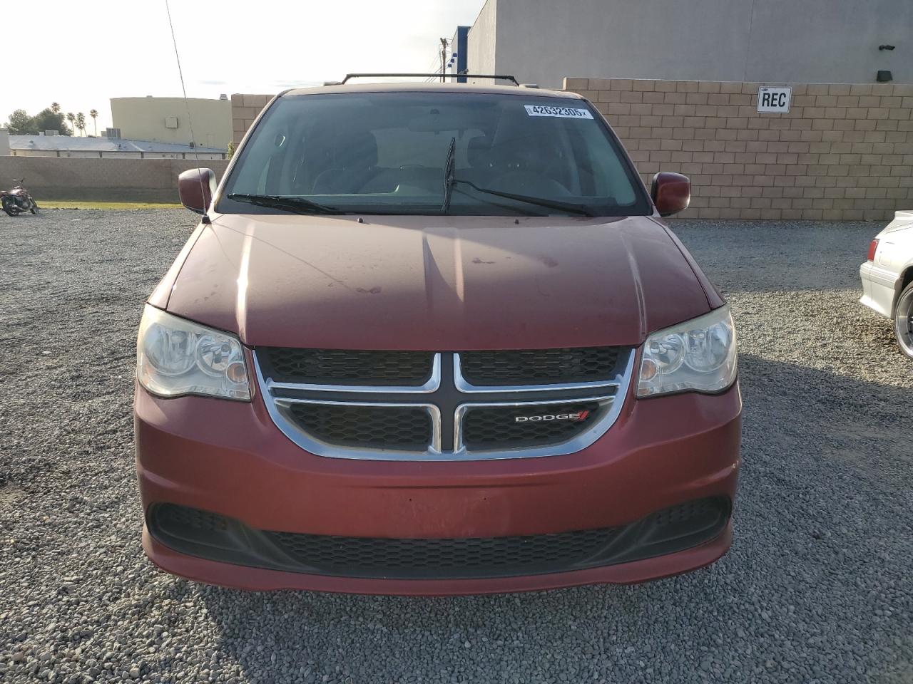 2016 Dodge Caravan VIN 2C4RDGCG4GR266585 Copart auction photo, minor dent/scratches damage thumbnail 5