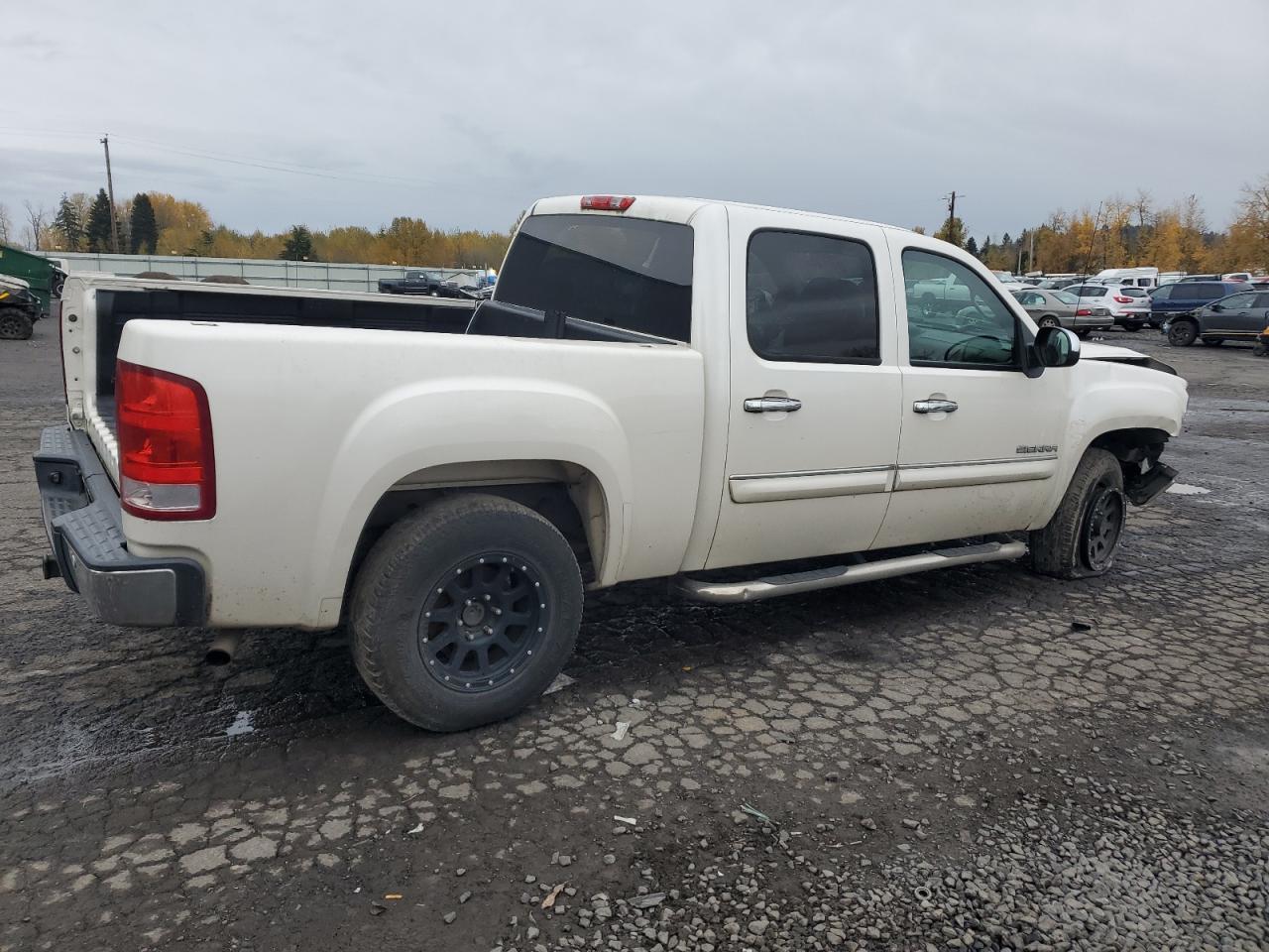 2011 GMC Sierra VIN 3GTP1VE01BG350883 Copart auction photo, front end damage thumbnail 3