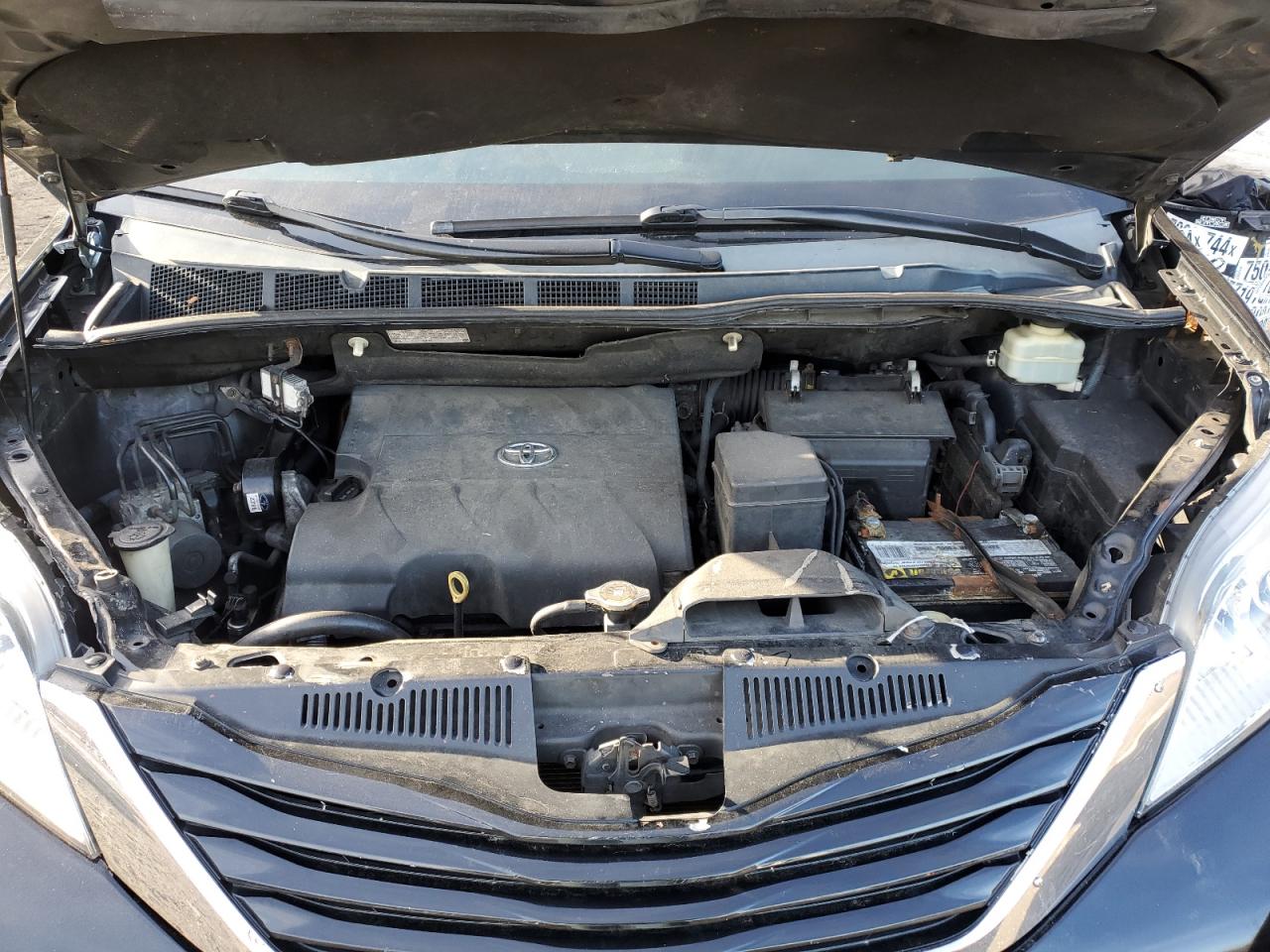 2015 Toyota Sienna VIN 5TDKK3DCXFS678981 Copart auction photo, rear end / minor dent/scratches damage thumbnail 12
