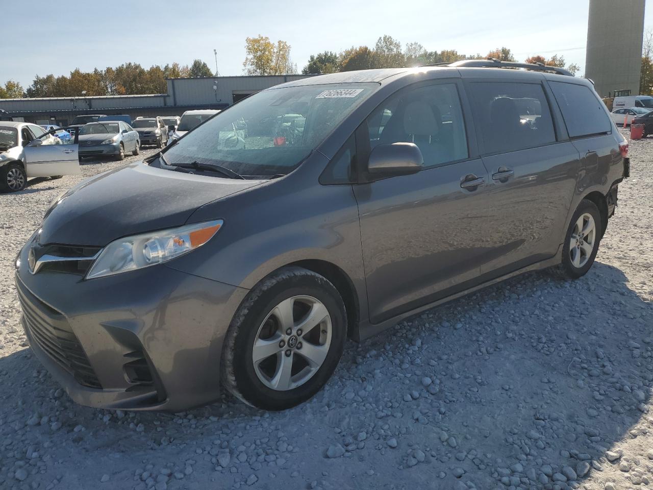2018 Toyota Sienna VIN 5TDKZ3DC8JS938900