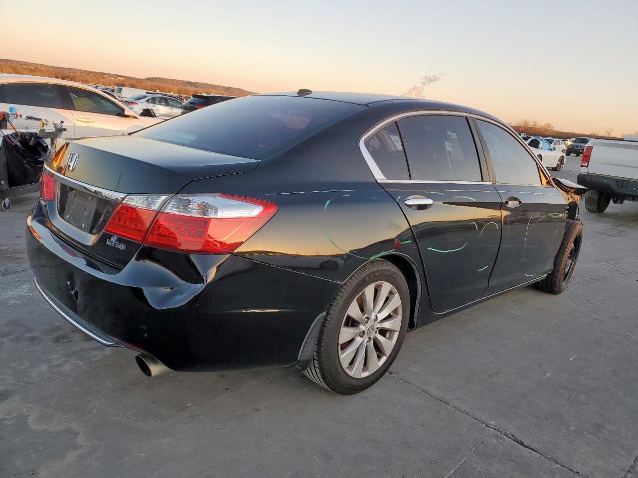 2015 Honda Accord VIN 1HGCR2F87FA161297 Copart auction photo, all over damage thumbnail 3