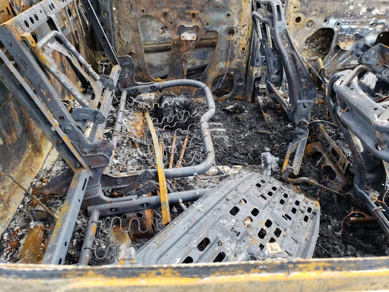 2015 Chevrolet Silverado VIN 3GCUKSEC4FG161207 Copart auction photo, burn damage thumbnail 10