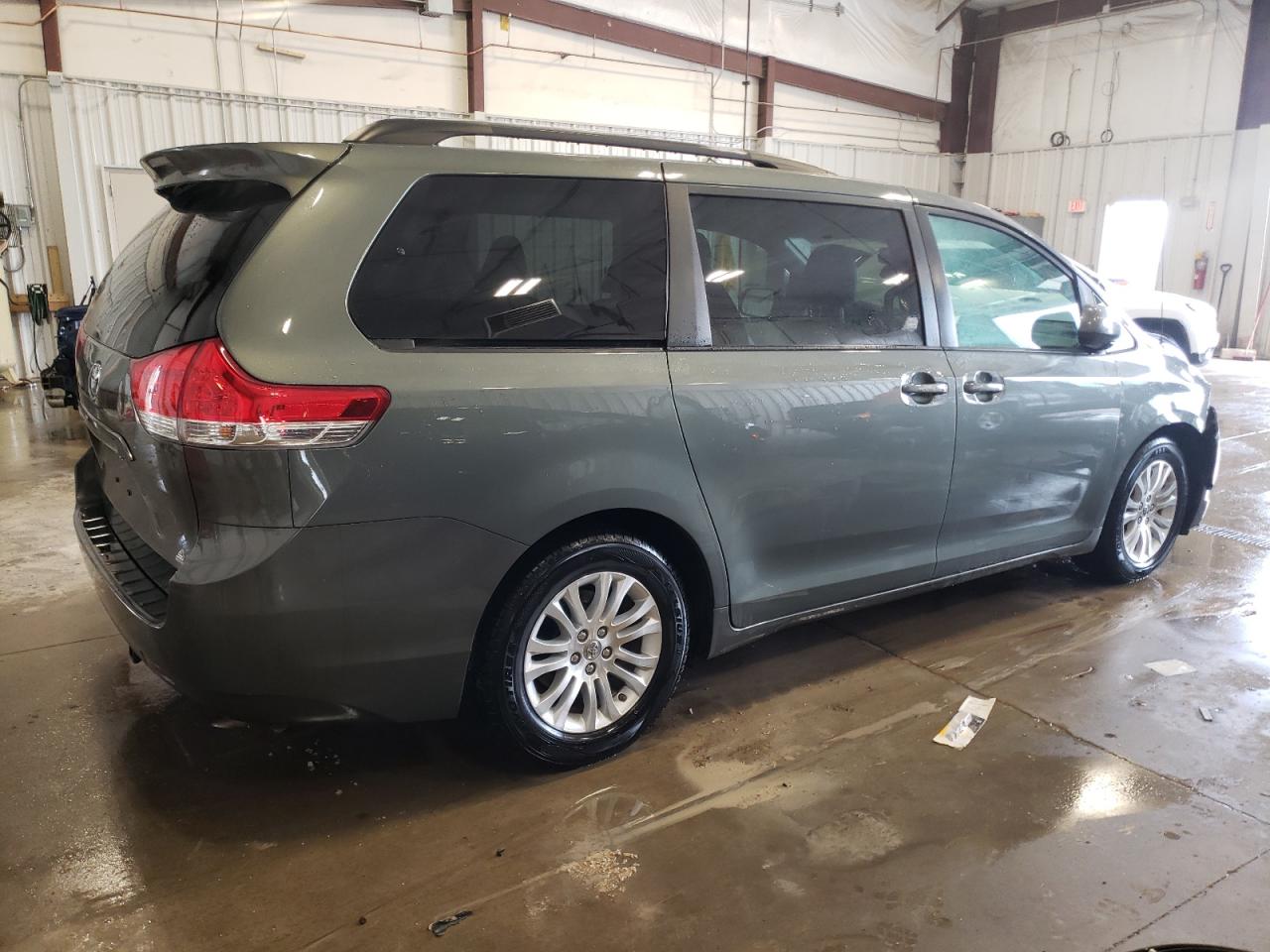 2013 Toyota Sienna VIN 5TDYK3DC5DS367109 Copart auction photo, front end / side damage thumbnail 3