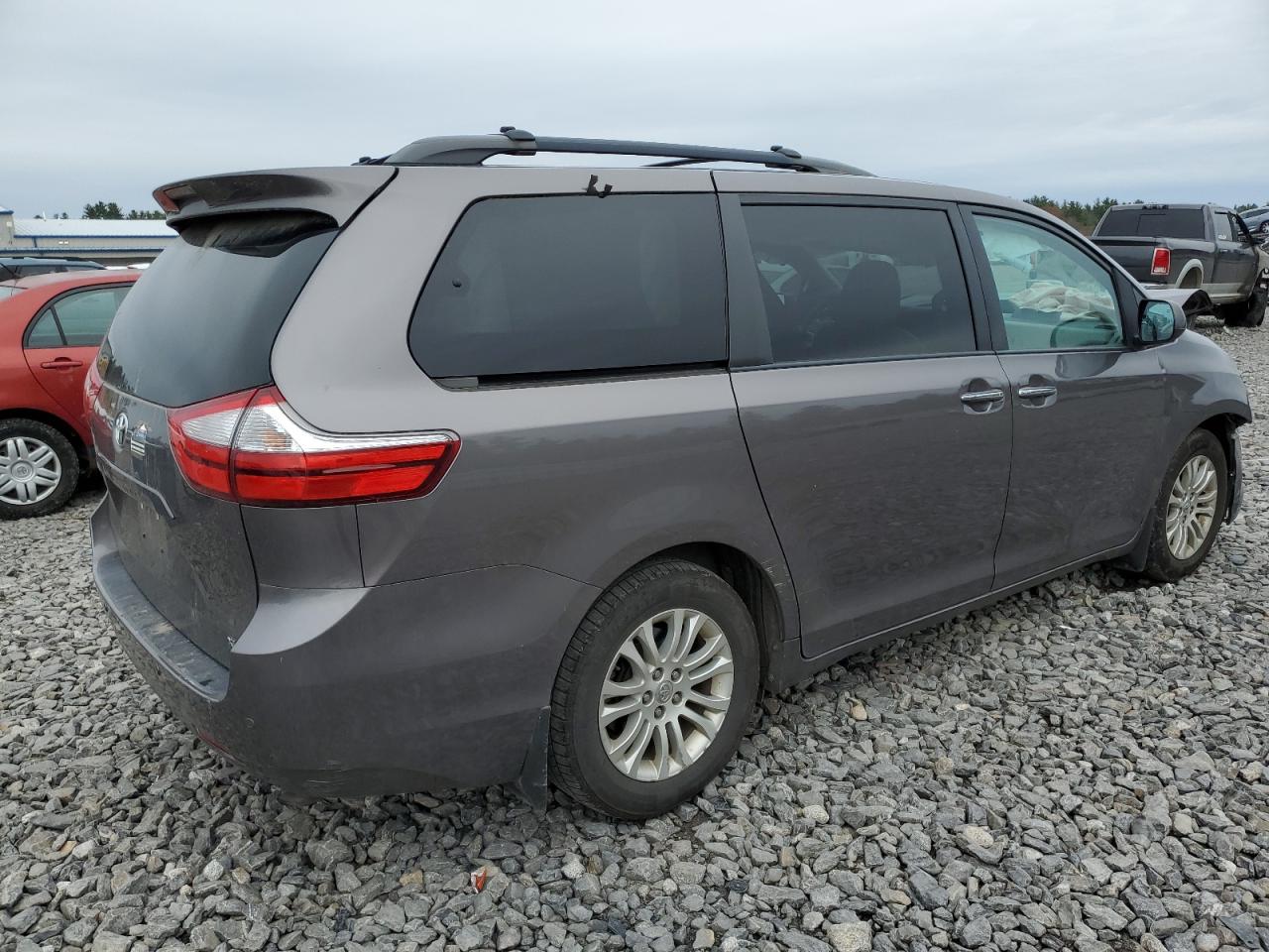 2016 Toyota Sienna VIN 5TDYK3DC5GS715267 Copart auction photo, front end / side damage thumbnail 3