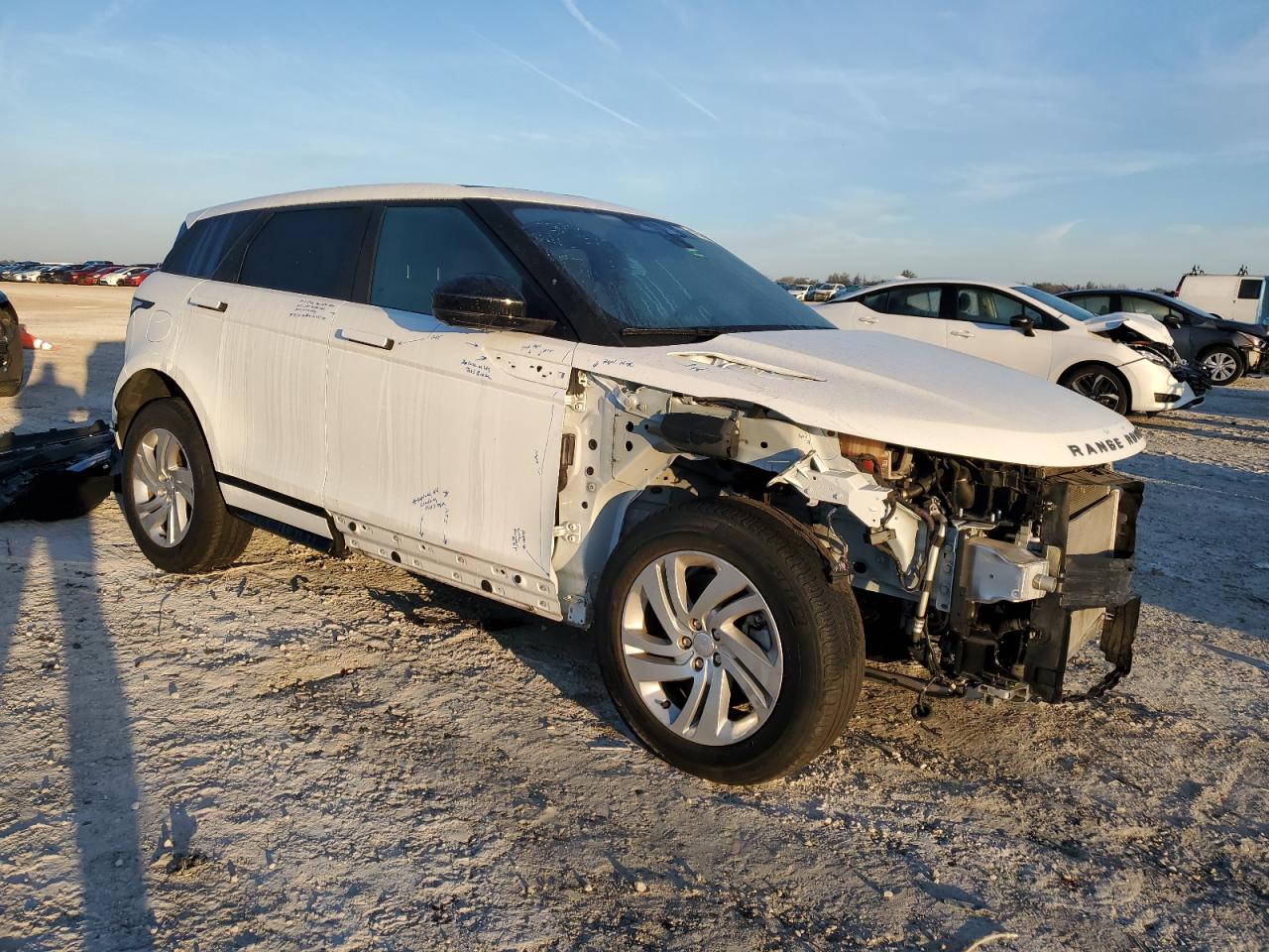 2021 Land Rover Range Rover VIN SALZT2FX4MH155178 Copart auction photo, front end / minor dent/scratches damage thumbnail 4