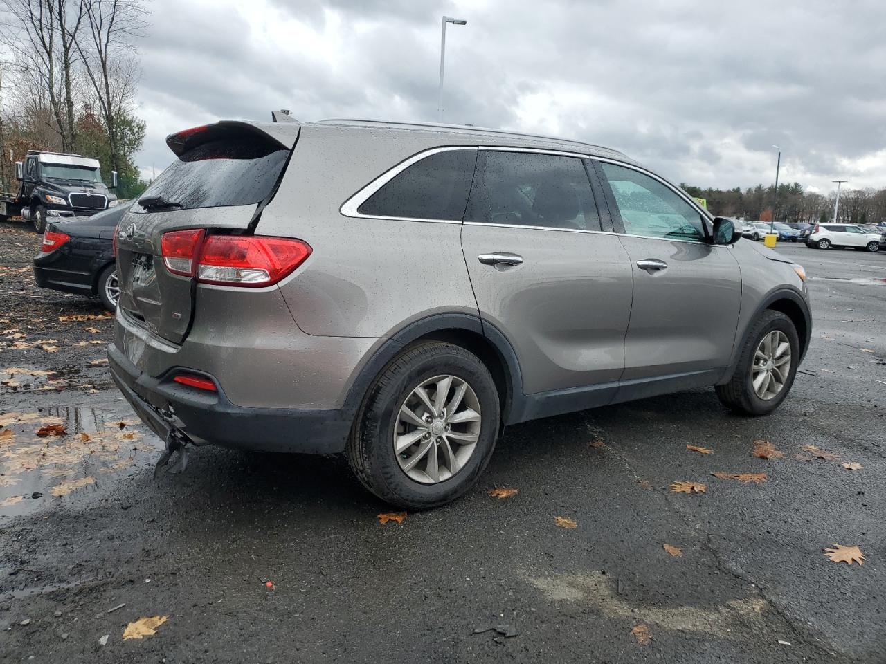 2017 KIA Sorento VIN 5XYPG4A30HG211943 Copart auction photo, front end / rear end damage thumbnail 3