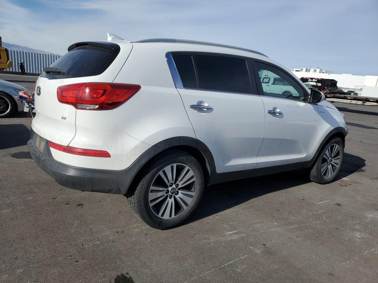 2015 KIA Sportage VIN KNDPCCAC6F7718426 Copart auction photo, front end damage thumbnail 3
