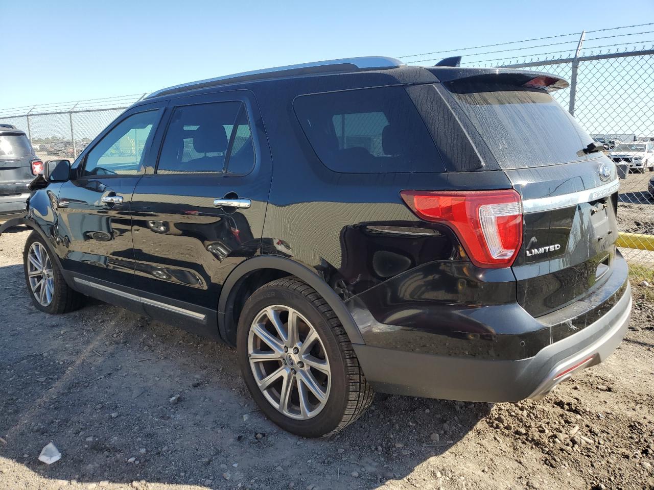 2017 Ford Explorer VIN 1FM5K7F8XHGB81709 Copart auction photo, frame damage / front end damage thumbnail 2