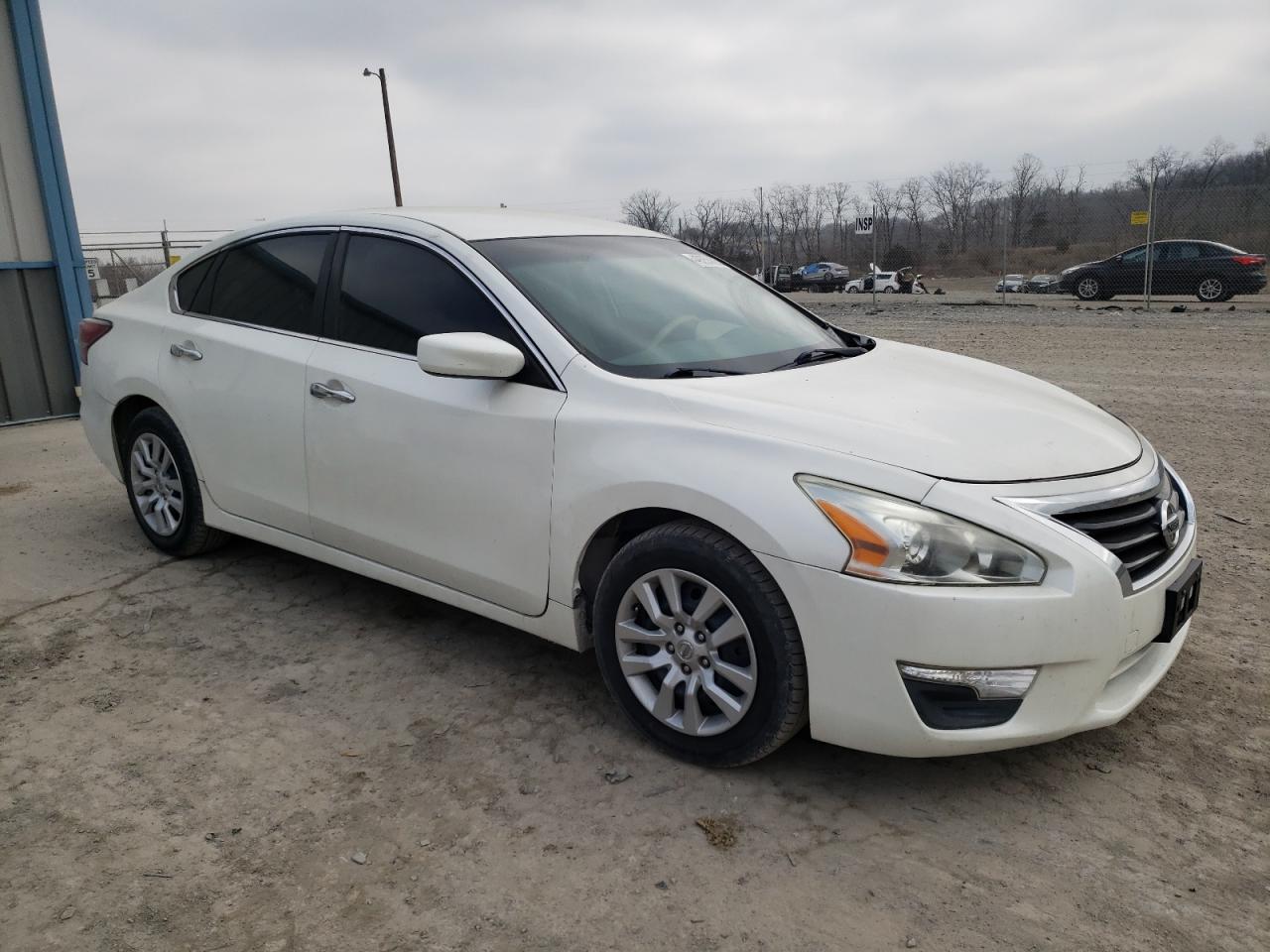2015 Nissan Altima VIN 1N4AL3AP7FC205806 Copart auction photo, front end / minor dent/scratches damage thumbnail 4