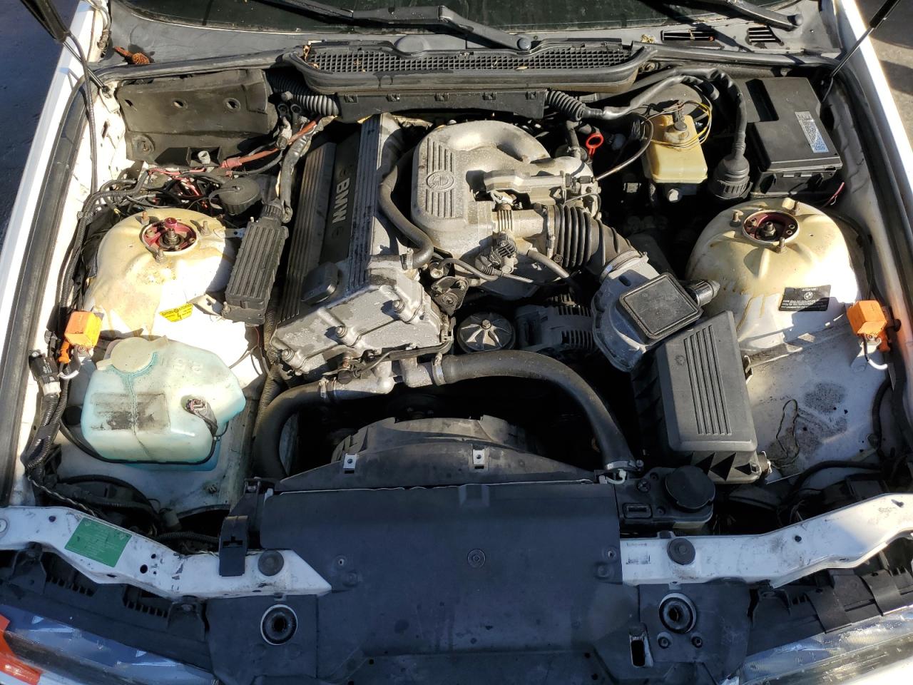 1993 BMW 3er VIN WBACA5315PFG04503 Copart auction photo, front end / minor dent/scratches damage thumbnail 11