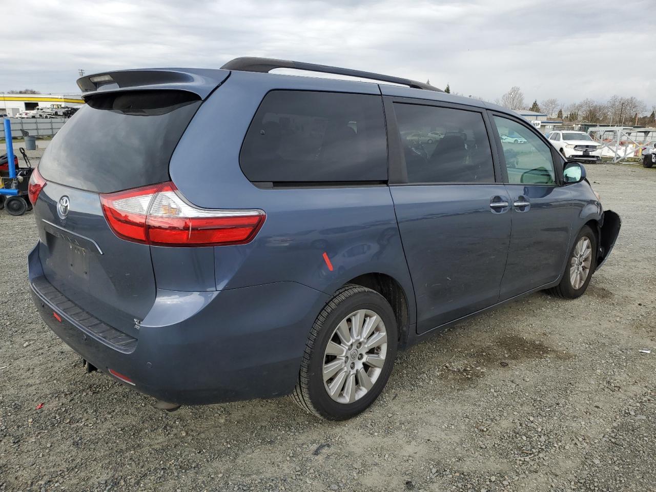 2015 Toyota Sienna VIN 5TDDK3DC5FS106113 Copart auction photo, front end damage thumbnail 3