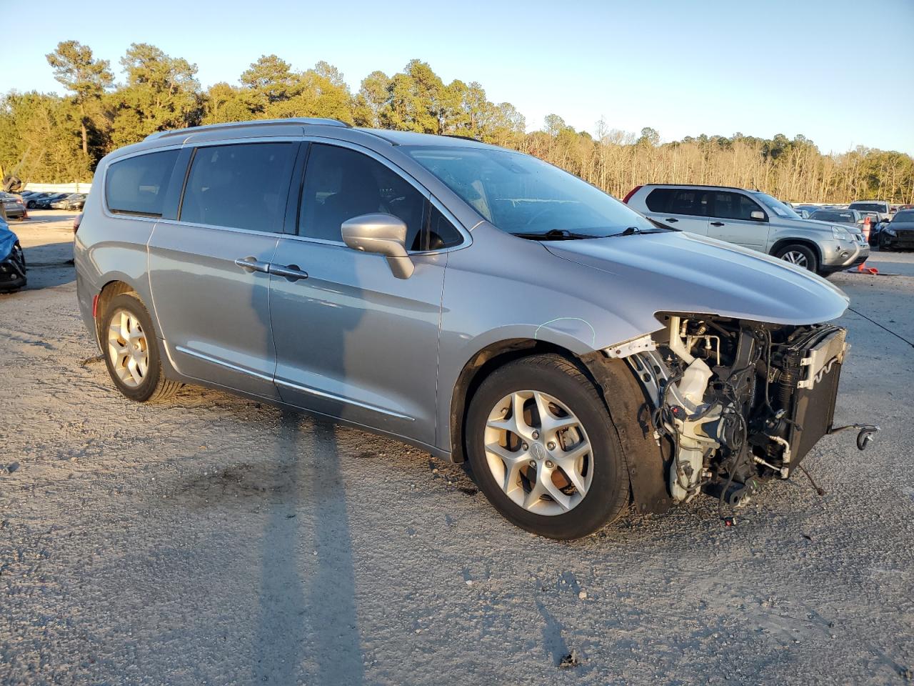 2019 Chrysler Pacifica VIN 2C4RC1BG4KR526817 Copart auction photo, front end damage thumbnail 4