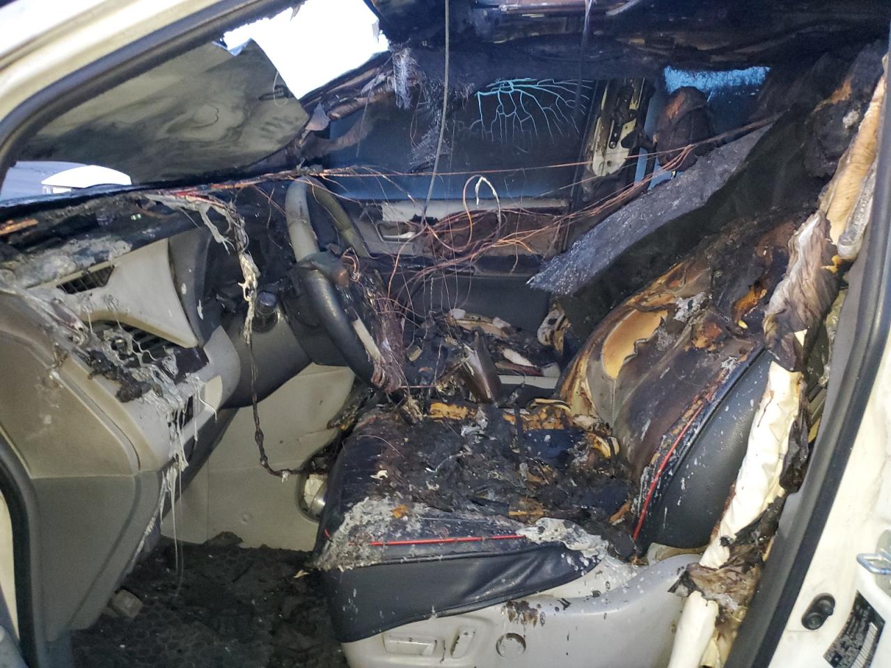 2015 Toyota Sienna VIN 5TDYK3DC3FS646478 Copart auction photo, burn damage thumbnail 7
