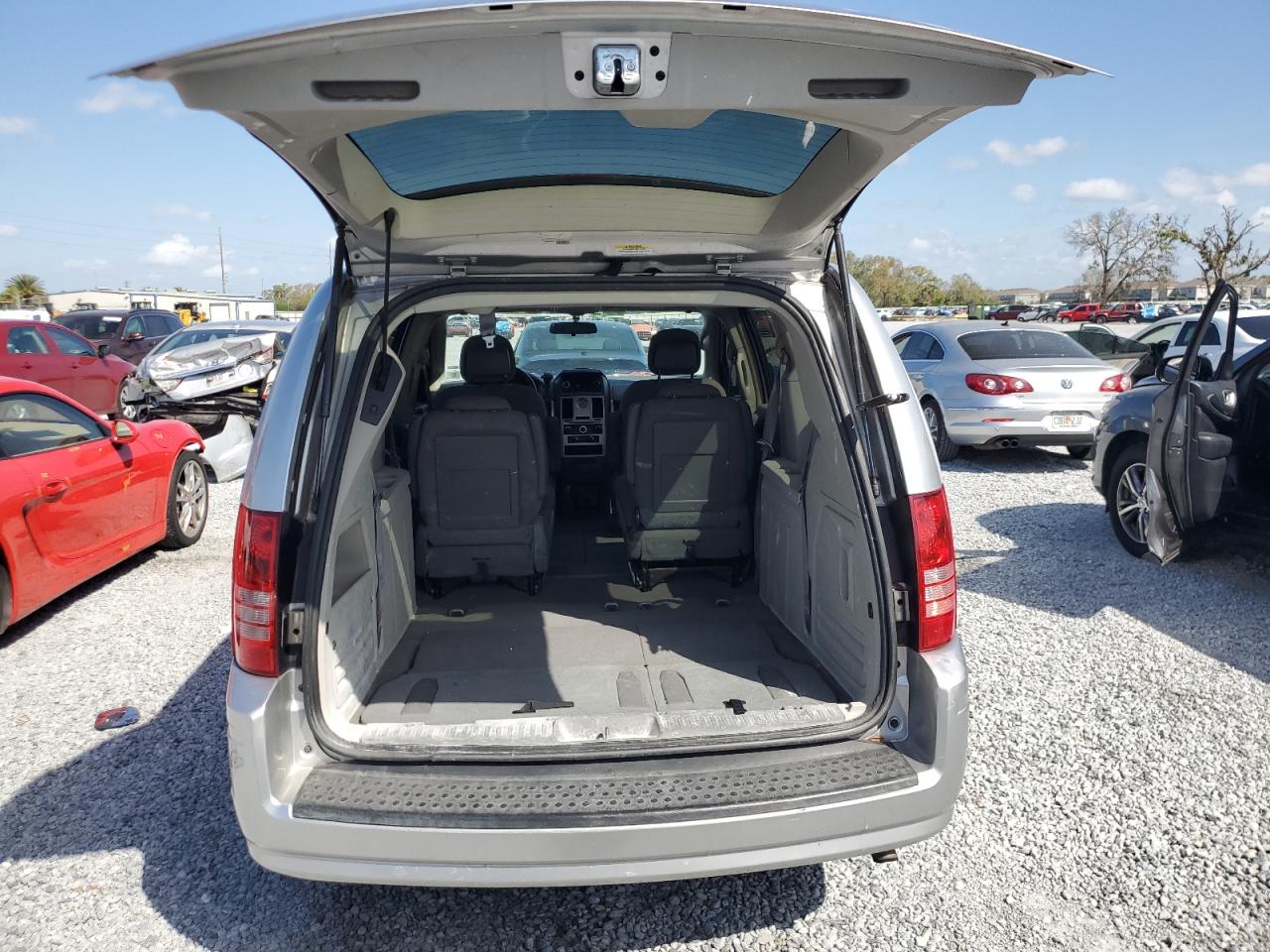2010 Chrysler Town & Country VIN 2A4RR5D17AR492279 Copart auction photo, front end damage thumbnail 6