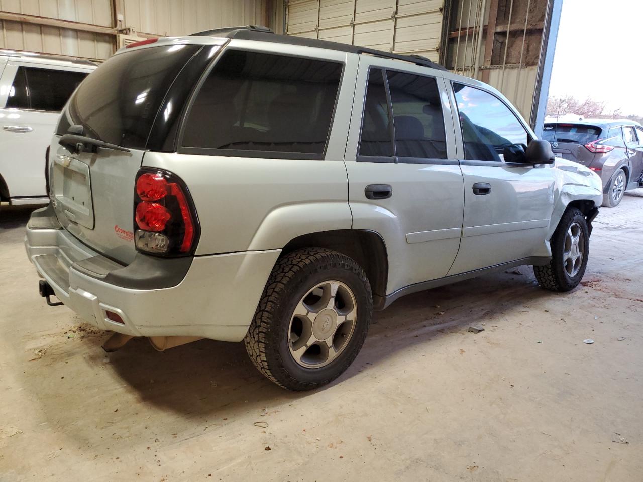 2007 Chevrolet TrailBlazer VIN 1GNDT13S172191364 Copart auction photo, front end / hail damage thumbnail 3