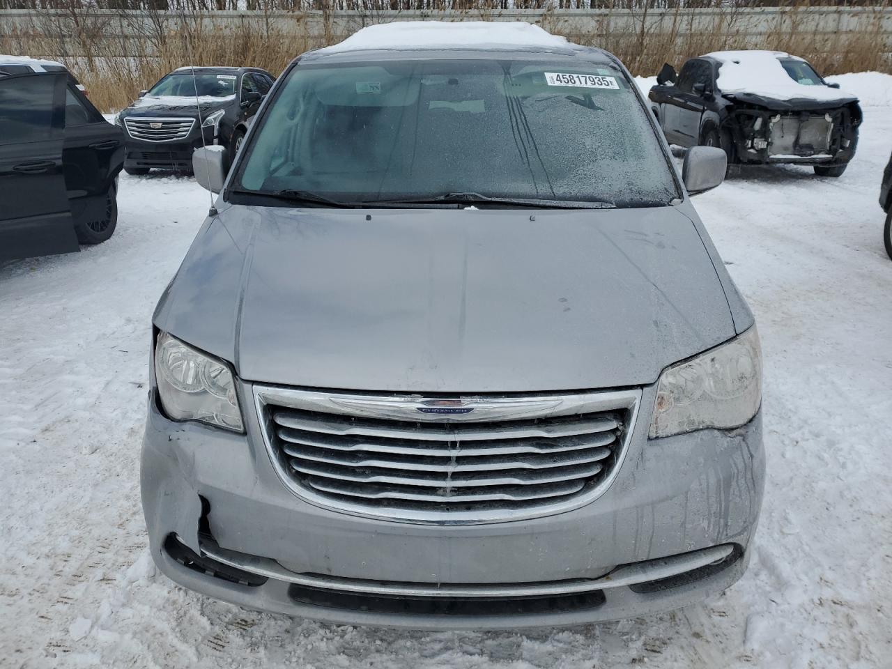 2015 Chrysler Town & Country VIN 2C4RC1BG2FR608857 Copart auction photo, front end / minor dent/scratches damage thumbnail 5