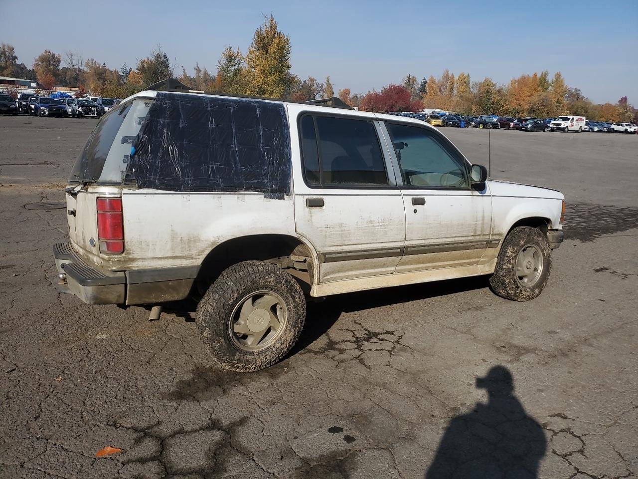 1994 Ford Explorer VIN 1FMDU34X4RUE80513 Copart auction photo, all over damage thumbnail 3
