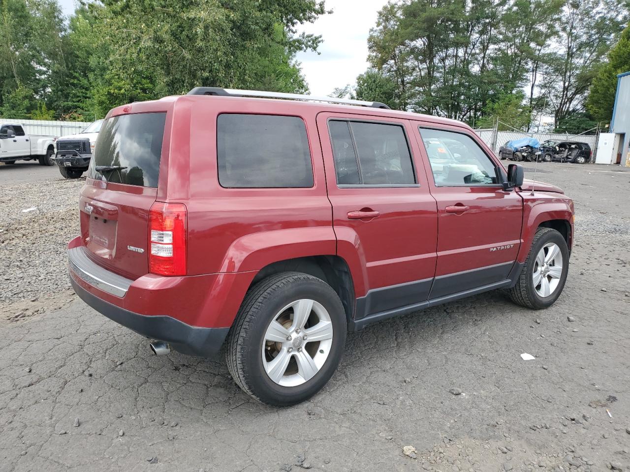 2014 Jeep Liberty (Patriot) VIN 1C4NJPCB6ED570366 Copart auction photo, front end damage thumbnail 3
