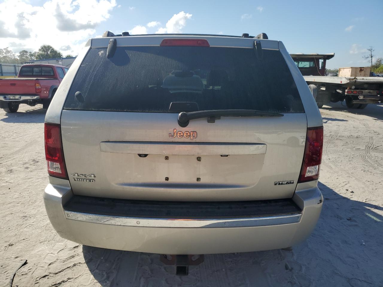 2008 Jeep Grand Cherokee VIN 1J8HR58278C203384 Copart auction photo, side / rear end damage thumbnail 6