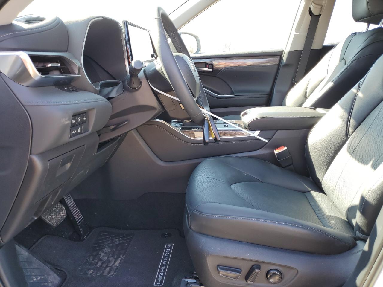 2024 Toyota Highlander VIN 5TDXBRCHXRS640936 Copart auction photo, front end / minor dent/scratches damage thumbnail 7
