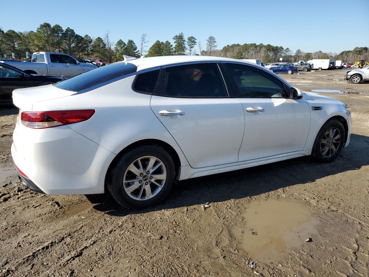 2016 KIA Optima VIN 5XXGT4L37GG019933 Copart auction photo, front end / minor dent/scratches damage thumbnail 3