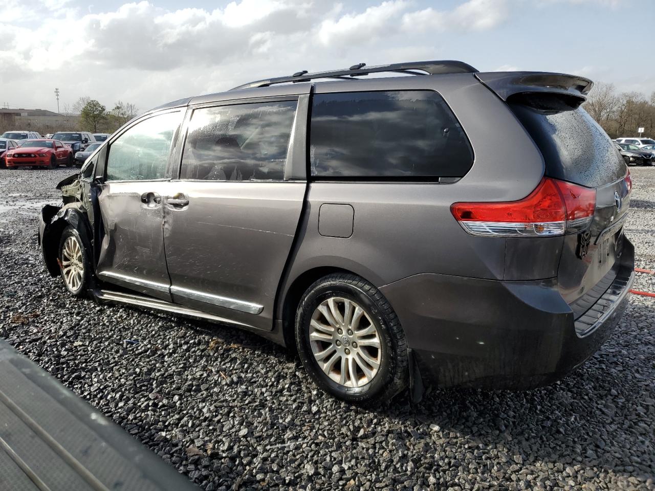 2011 Toyota Sienna VIN 5TDYK3DC2BS118568 Copart auction photo, front end / side damage thumbnail 2