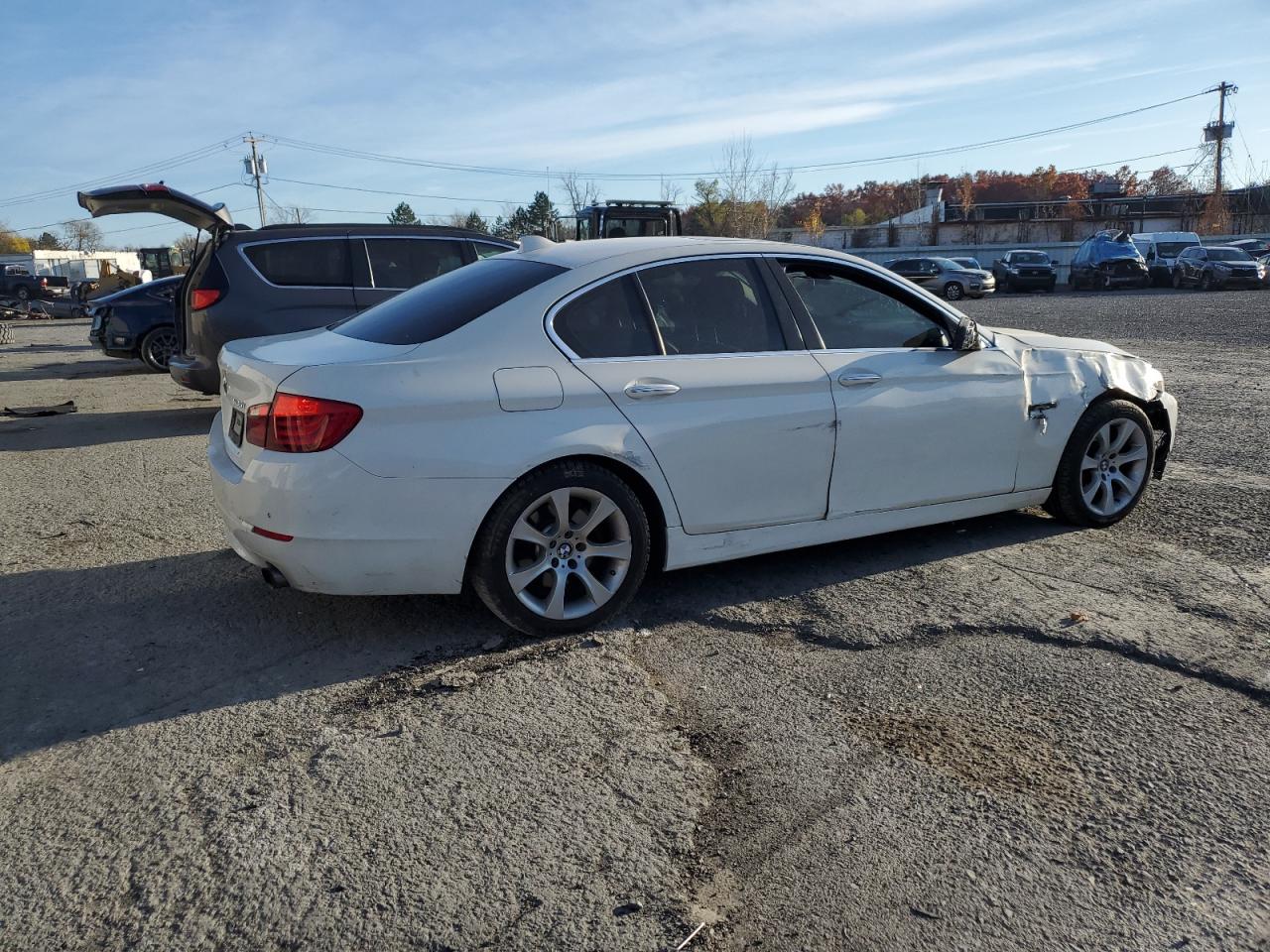 2012 BMW 5er VIN WBAFU7C58CDU58300 Copart auction photo, front end / side damage thumbnail 3