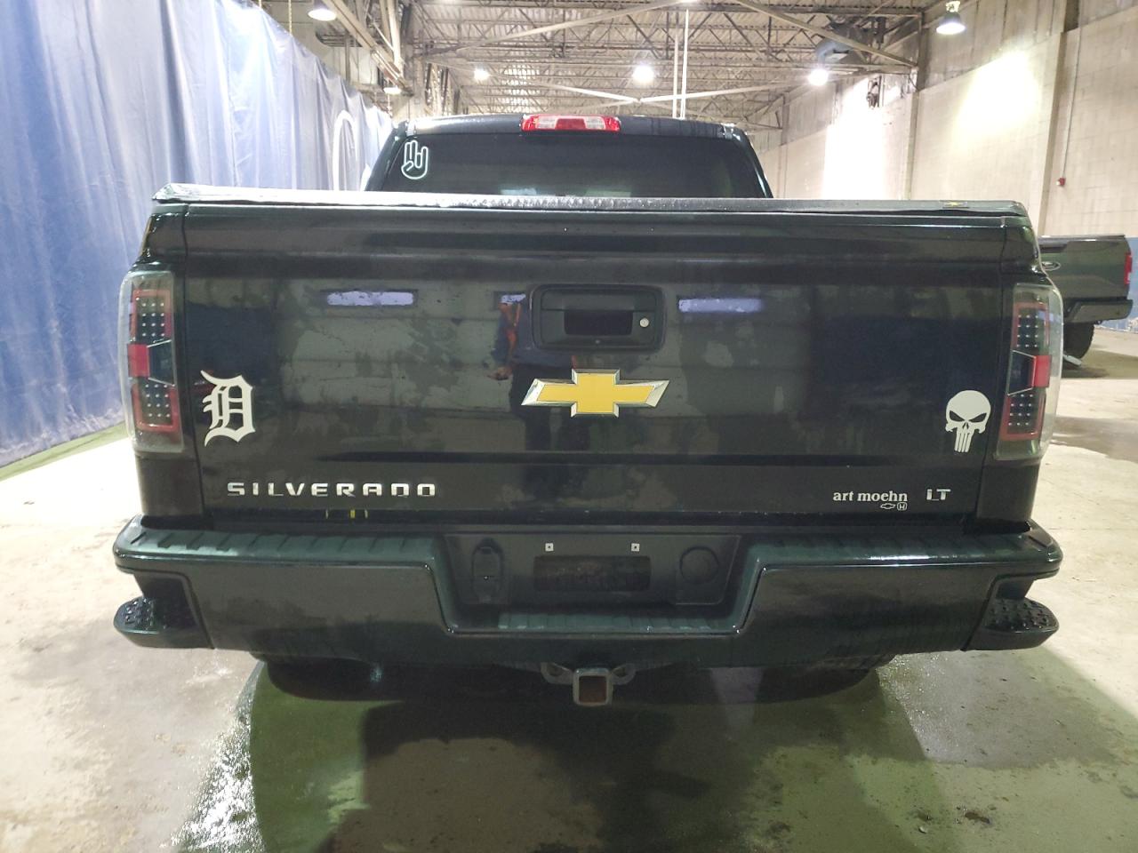 2018 Chevrolet Silverado VIN 3GCUKREC9JG606459 Copart auction photo, minor dent/scratches damage thumbnail 6