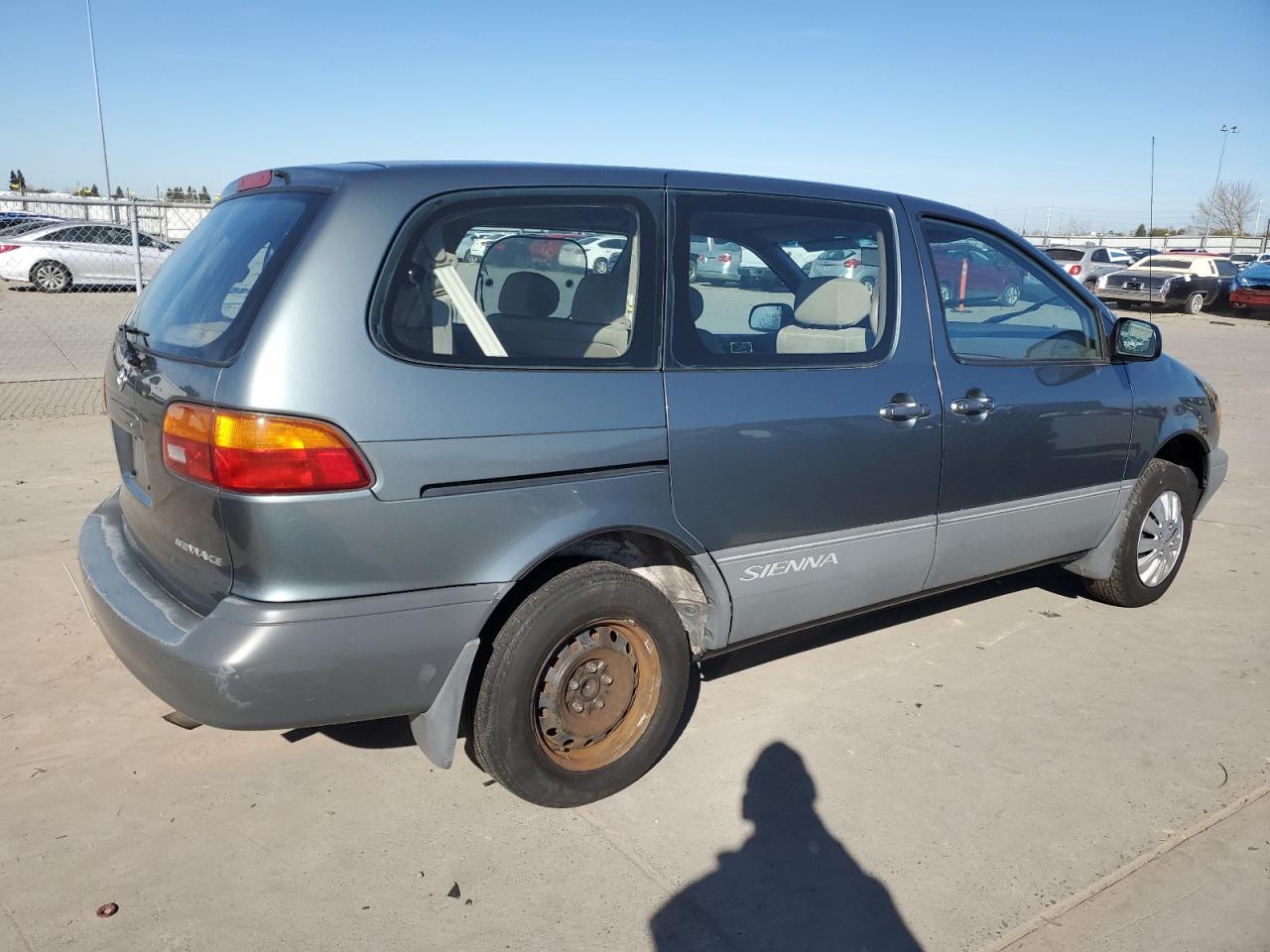 1999 Toyota Sienna VIN 4T3ZF19C6XU098787 Copart auction photo, undercarriage / minor dent/scratches damage thumbnail 3