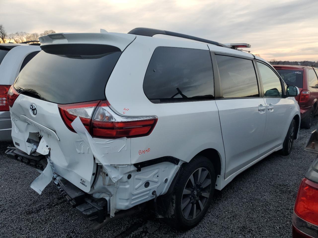 2019 Toyota Sienna VIN 5TDJZ3DC9KS225078 Copart auction photo, rear end damage thumbnail 3