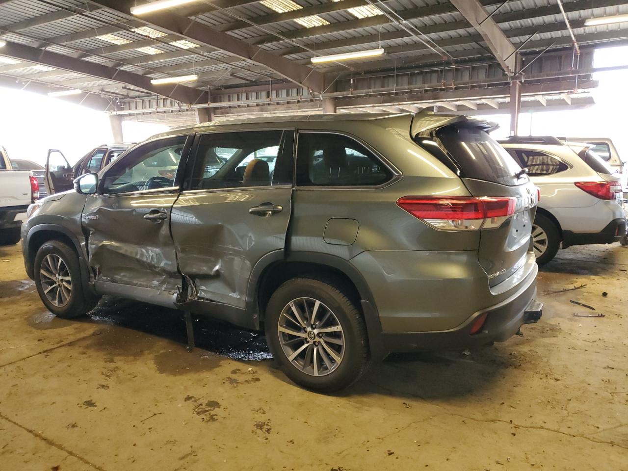 2019 Toyota Highlander VIN 5TDJGRFH0KS059387 Copart auction photo, side damage thumbnail 2
