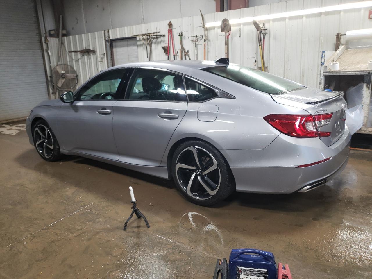 2022 Honda Accord VIN 1HGCV1F48NA025181 Copart auction photo, side / rear end damage thumbnail 2