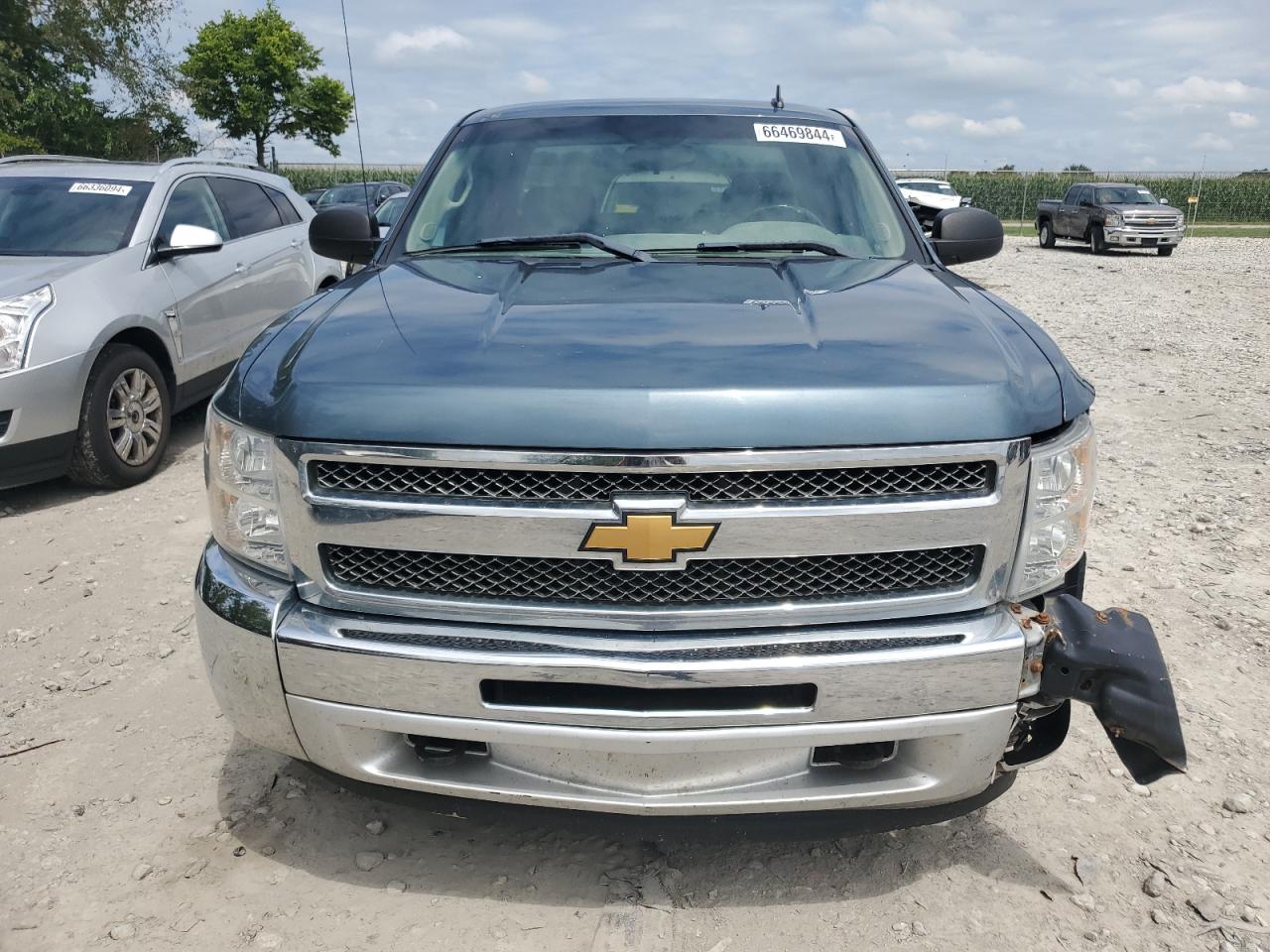 2013 Chevrolet Silverado VIN 1GCRKSEA0DZ273455 Copart auction photo, front end / side damage thumbnail 5