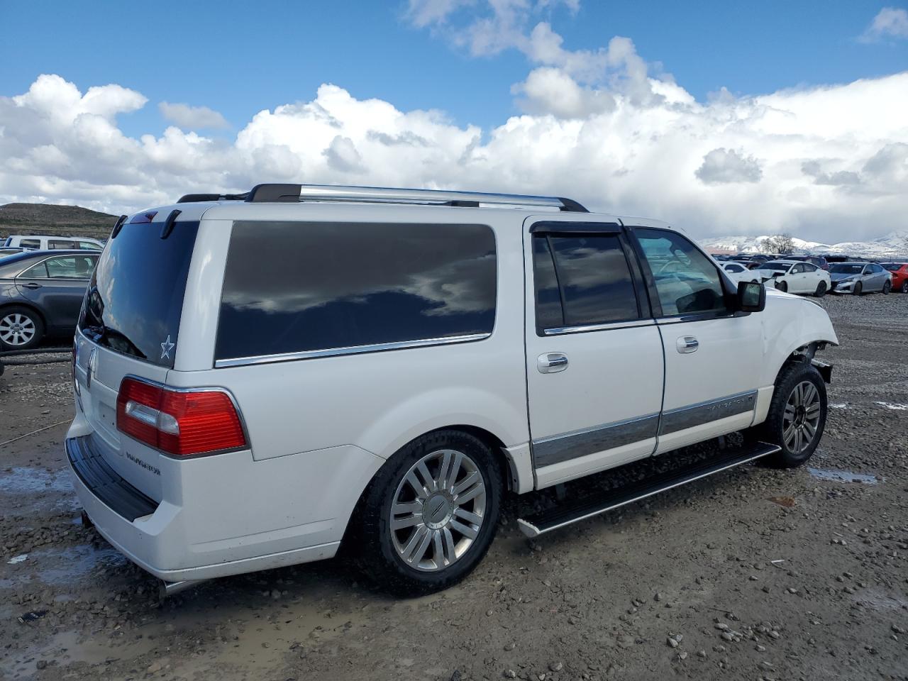 2011 Lincoln Navigator VIN 5LMJJ3J57BEJ09177 Copart auction photo, front end damage thumbnail 3