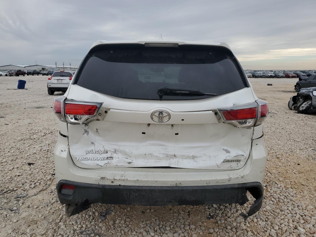 2015 Toyota Highlander VIN 5TDYKRFH3FS095609 Copart auction photo, rear end / minor dent/scratches damage thumbnail 6
