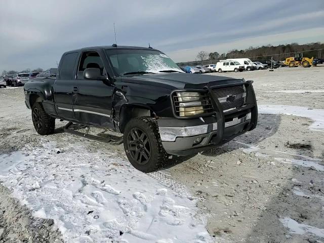 2005 Chevrolet Silverado VIN 1GCEK19B05Z278457 Copart auction photo, front end / side damage thumbnail 11