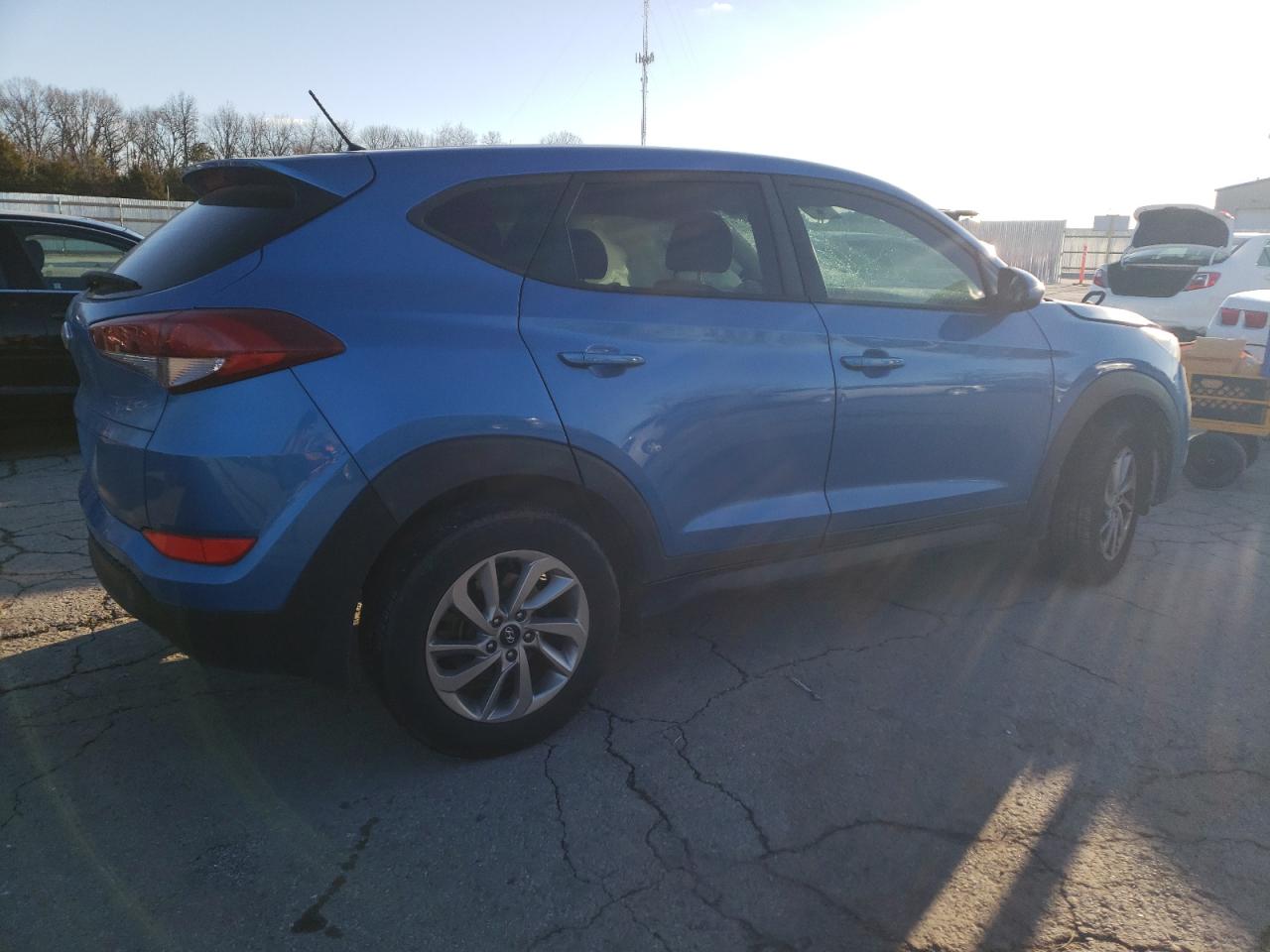 2018 Hyundai Tucson VIN KM8J23A40JU610018 Copart auction photo, front end / side damage thumbnail 3