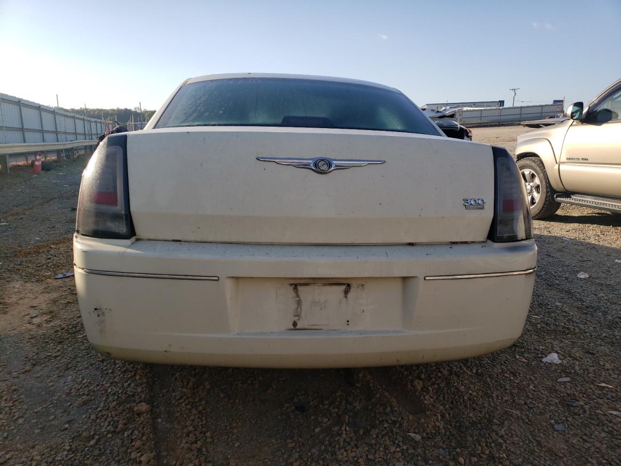 2006 Chrysler 300 VIN 2C3KA53G66H257832 Copart auction photo, all over / undercarriage damage thumbnail 6