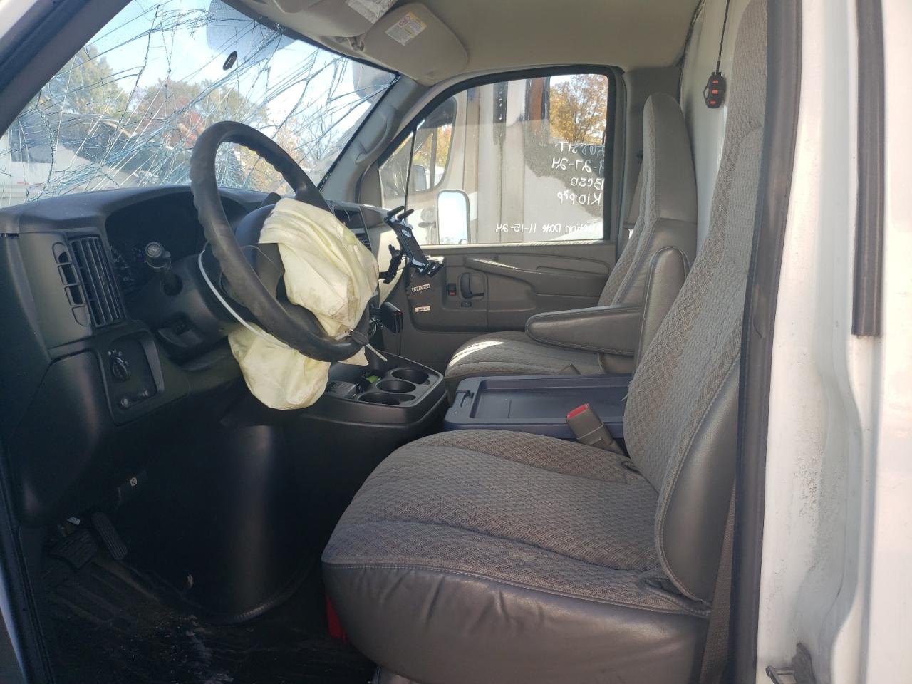 2006 Chevrolet Express VIN 1GBHG31U061108577 Copart auction photo, front end / side damage thumbnail 11