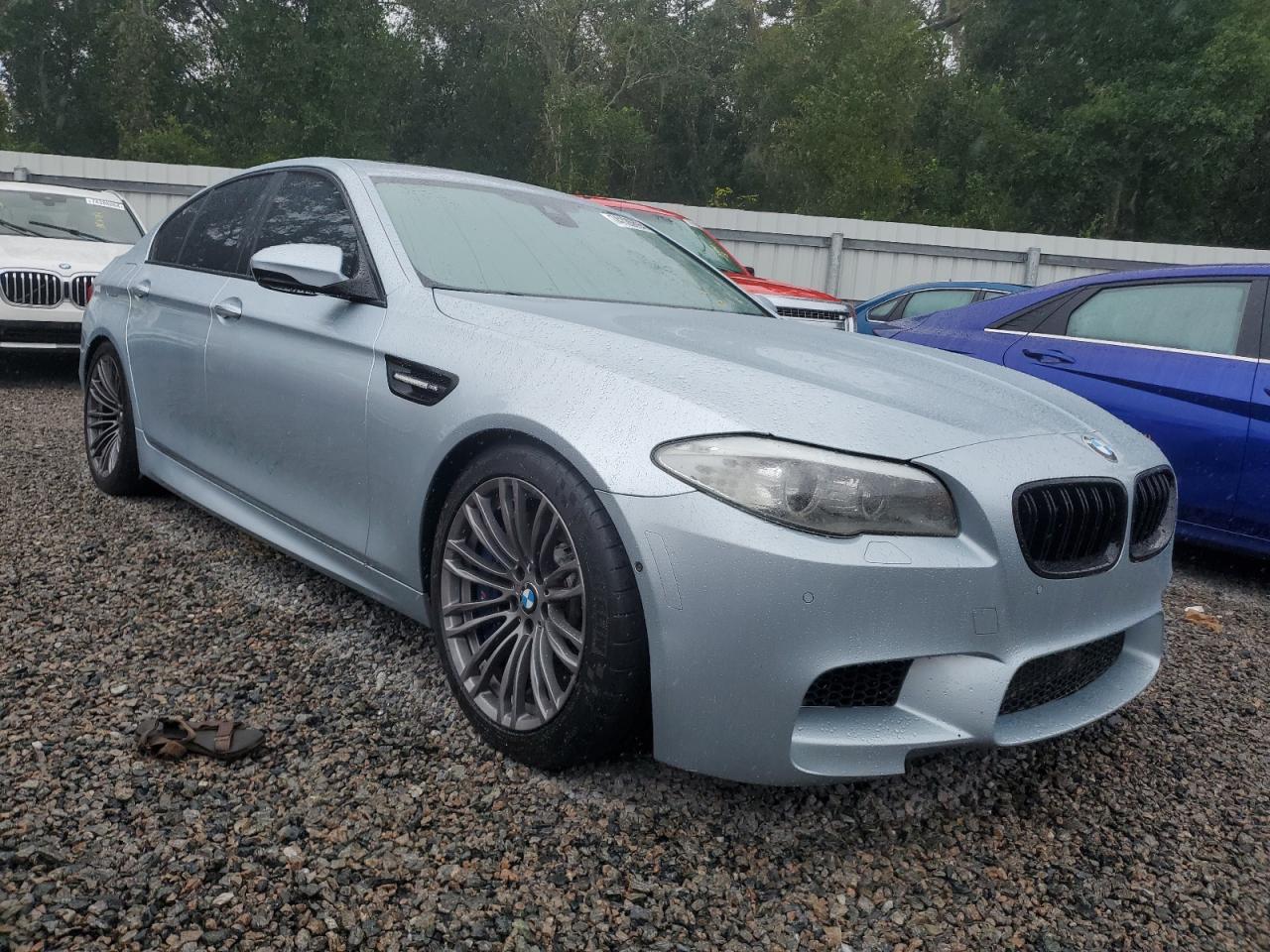 2013 BMW M5 VIN WBSFV9C57DC772452 Copart auction photo, minor dent/scratches damage thumbnail 4