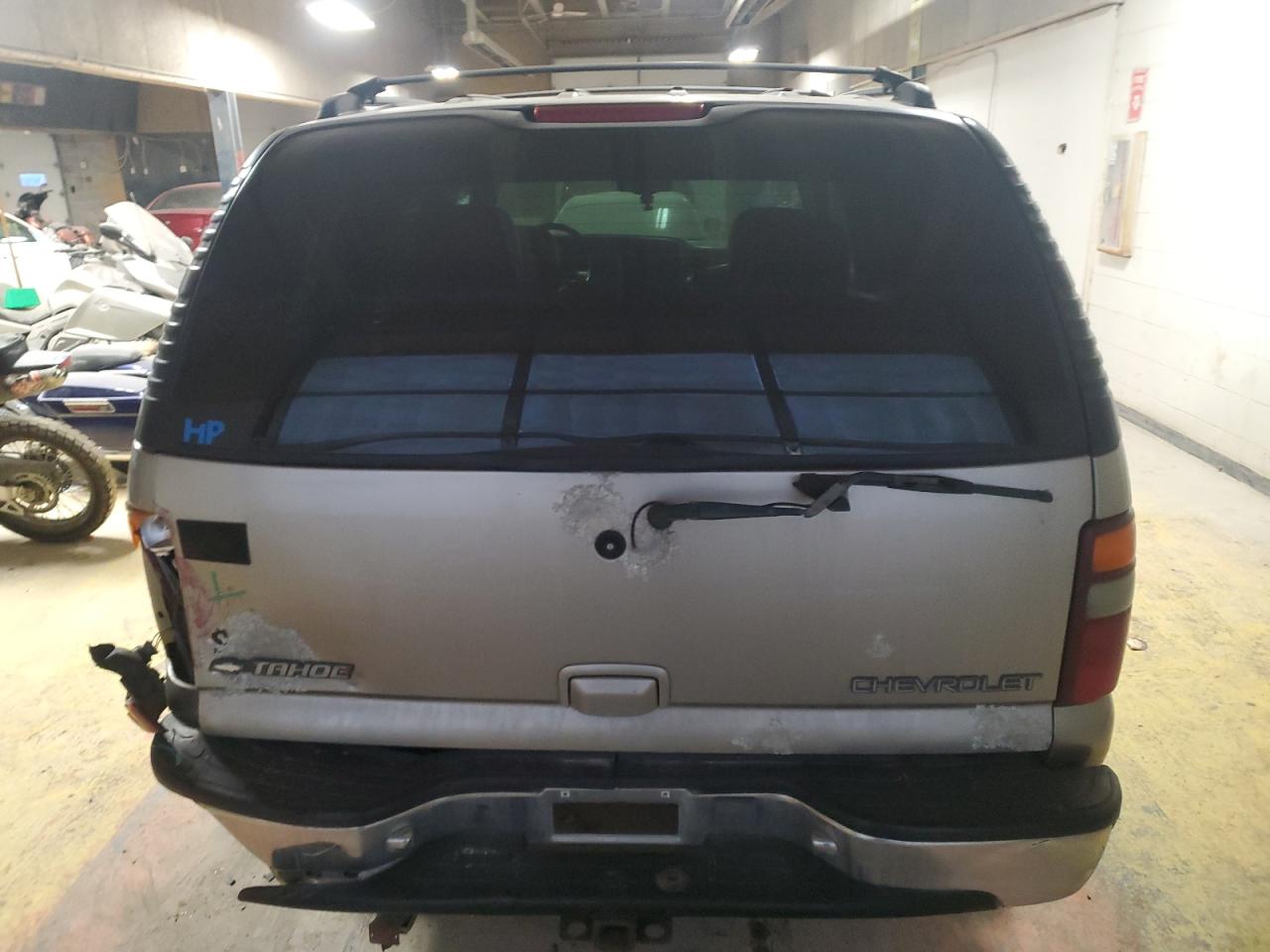 2001 Chevrolet Tahoe VIN 1GNEK13T21R130605 Copart auction photo, rear end / minor dent/scratches damage thumbnail 6