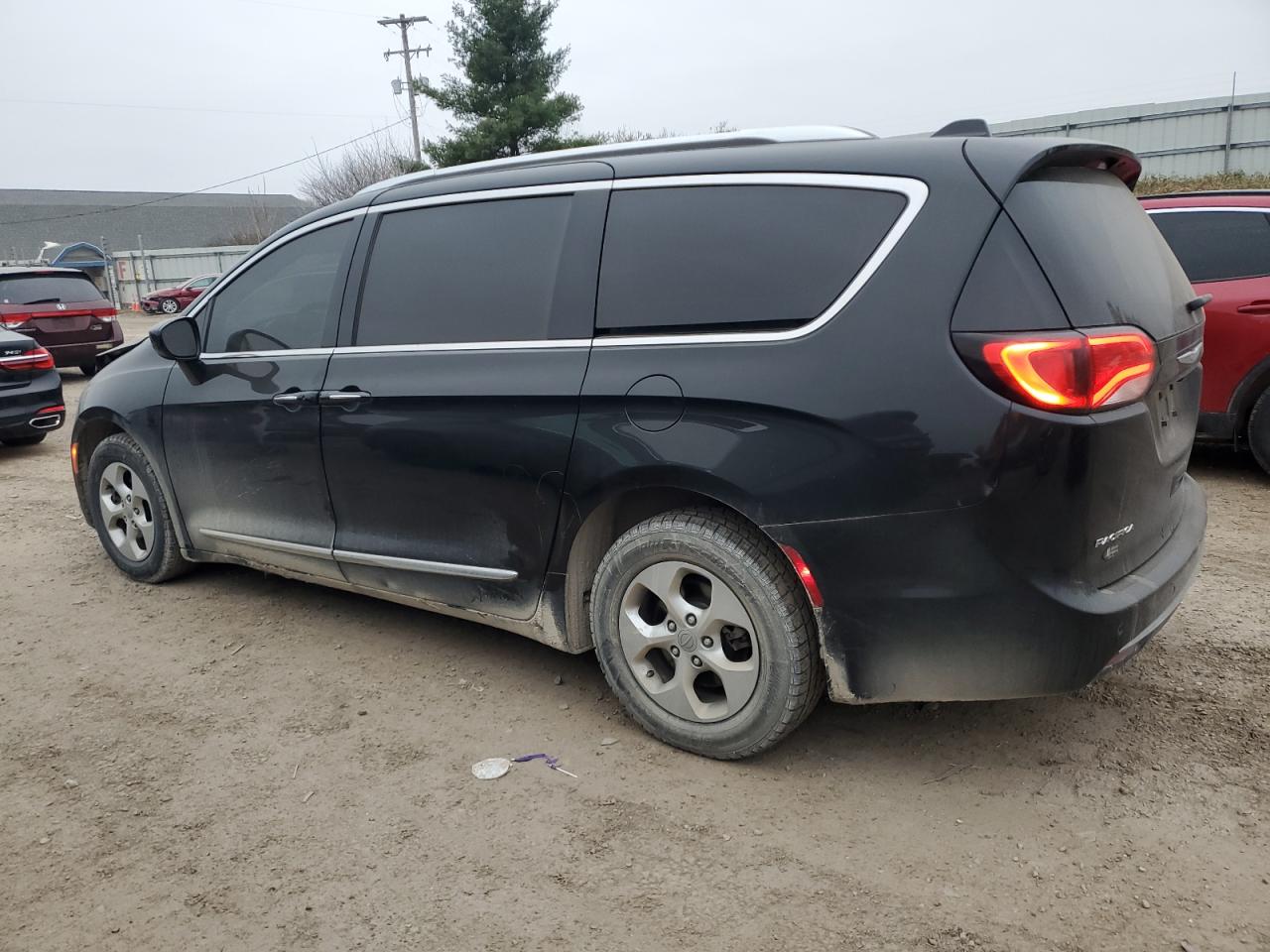 2017 Chrysler Pacifica VIN 2C4RC1EG1HR757064 Copart auction photo, front end / minor dent/scratches damage thumbnail 2