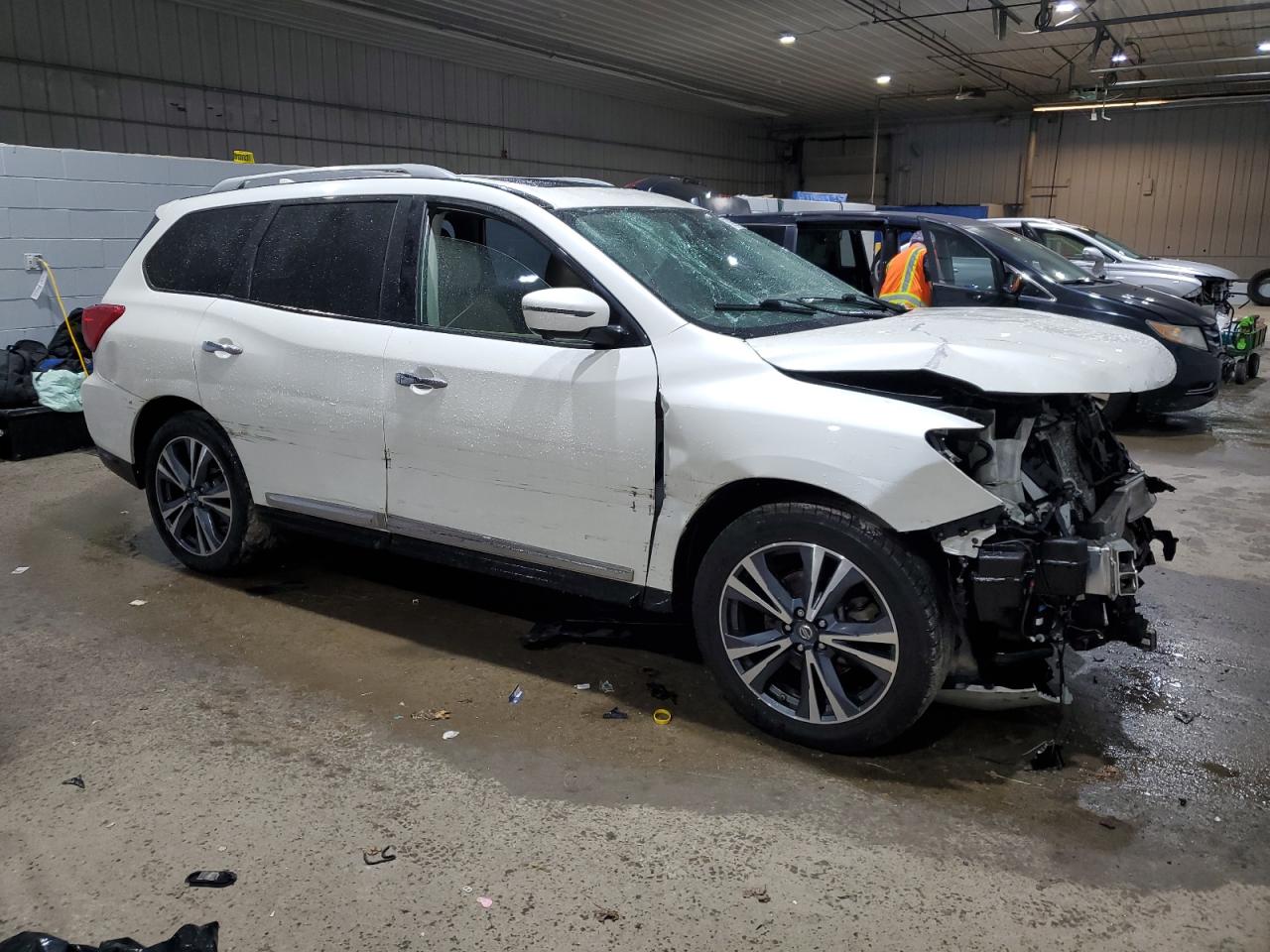 2019 Nissan Pathfinder VIN 5N1DR2MM0KC584512 Copart auction photo, front end / minor dent/scratches damage thumbnail 4